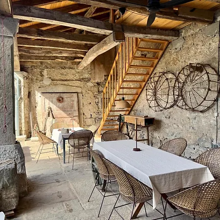 Vila Kobdilj 1835 Historic Homestead With Shared Courtyard Stanjel Exterior photo