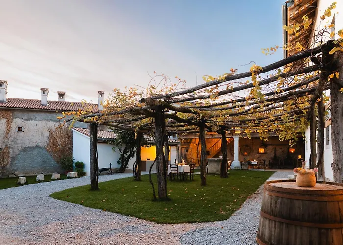 Vila Kobdilj 1835 Historic Homestead With Shared Courtyard