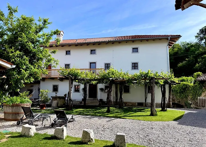 Vila Kobdilj 1835 Historic Homestead With Shared Courtyard