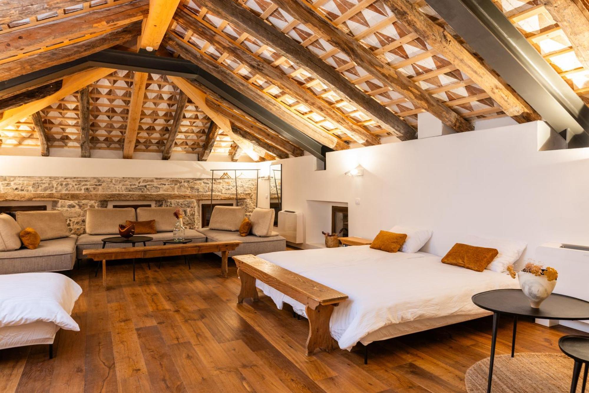 Vila Kobdilj 1835 Historic Homestead With Shared Courtyard