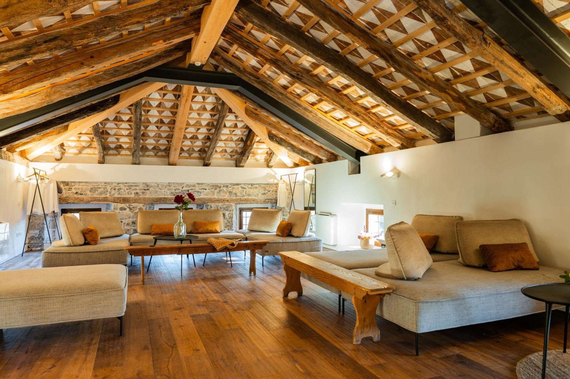 Vila Kobdilj 1835 Historic Homestead With Shared Courtyard Apartment