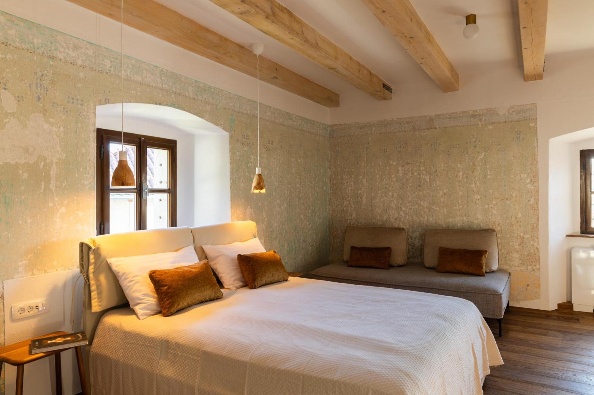 Apartment Vila Kobdilj 1835 Historic Homestead With Shared Courtyard *