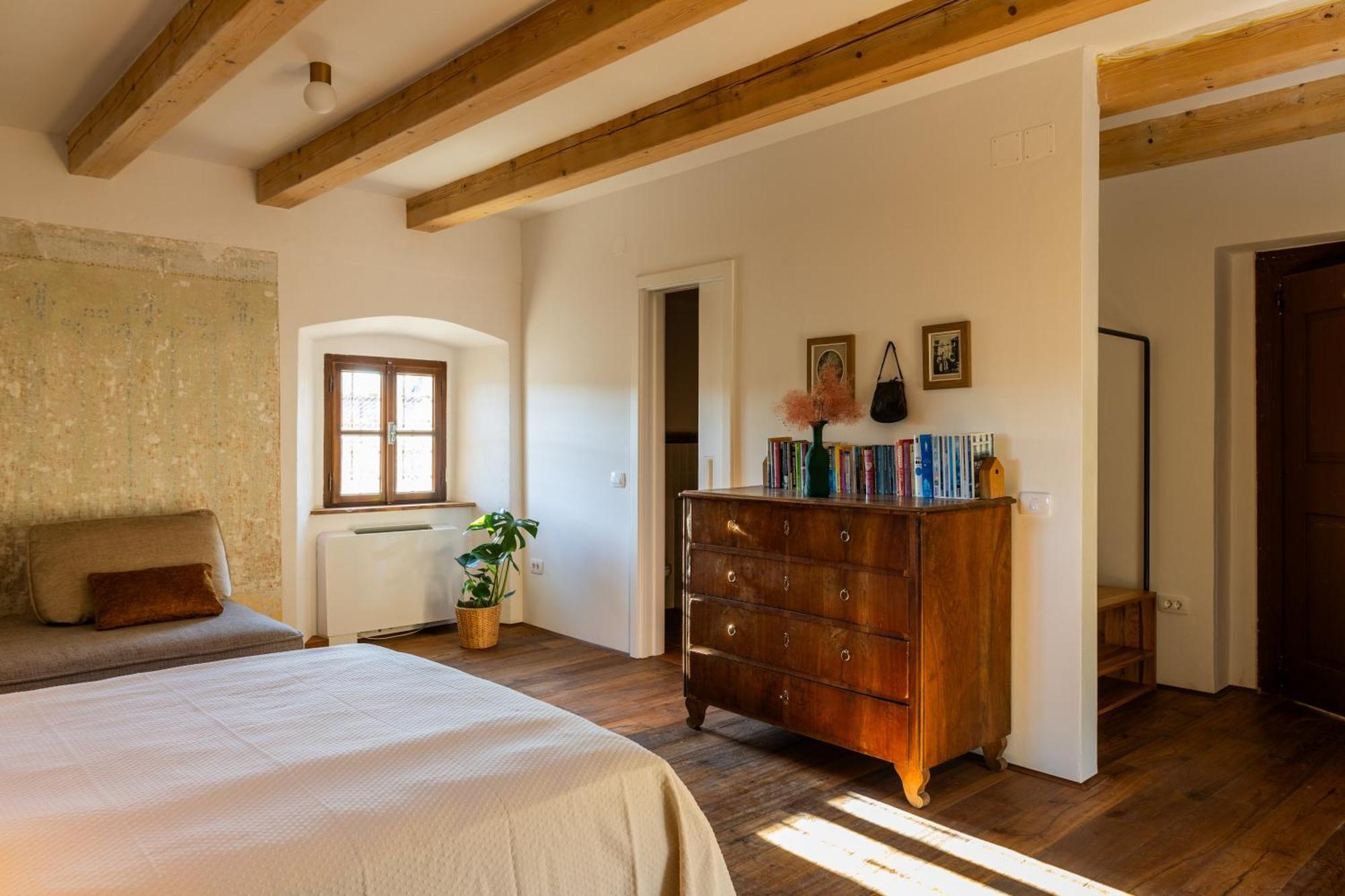 Apartment Vila Kobdilj 1835 Historic Homestead With Shared Courtyard