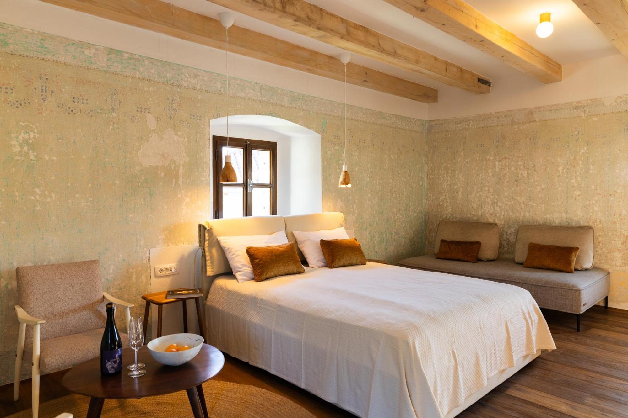 Vila Kobdilj 1835 Historic Homestead With Shared Courtyard Stanjel
