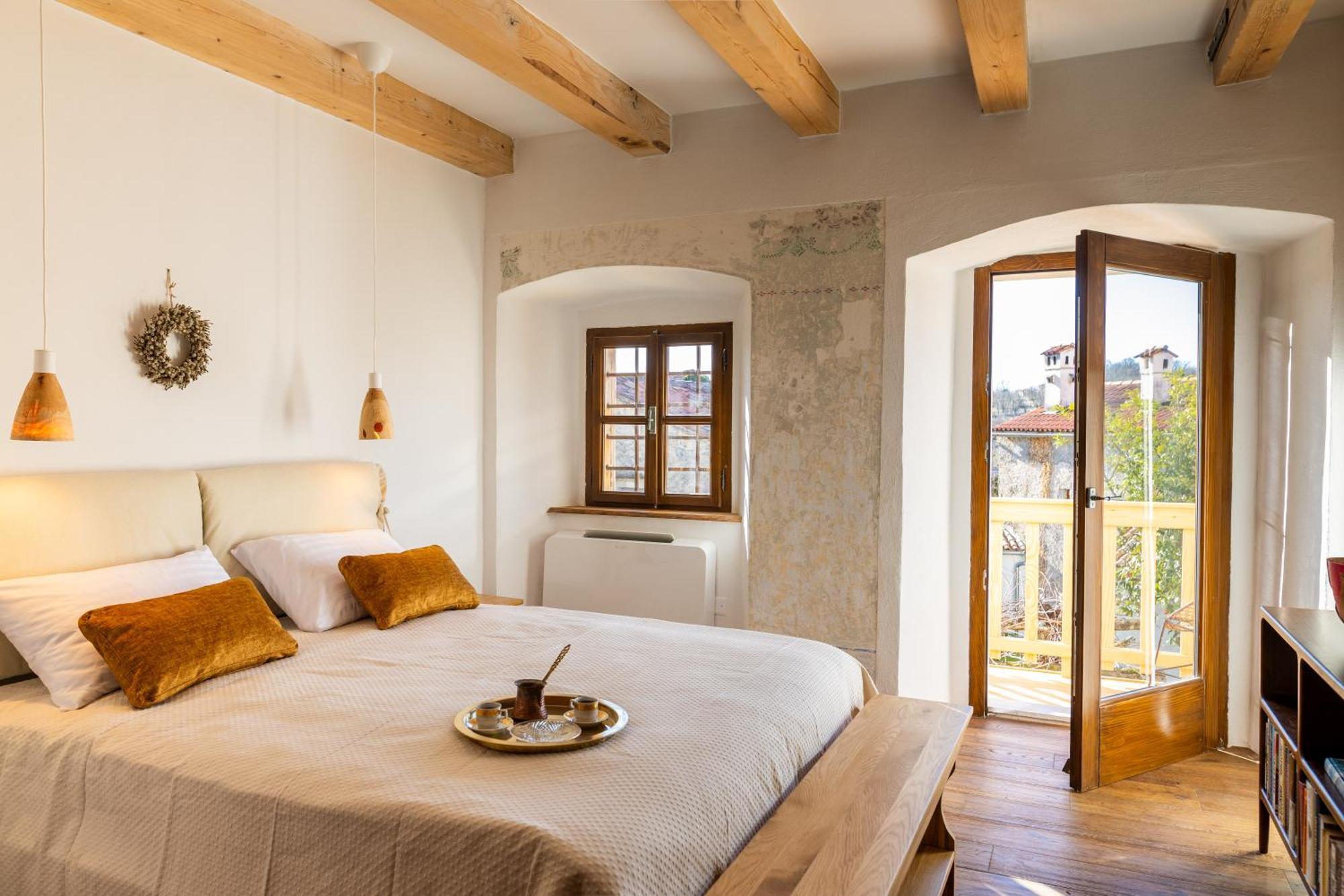 Vila Kobdilj 1835 Historic Homestead With Shared Courtyard Apartmán *