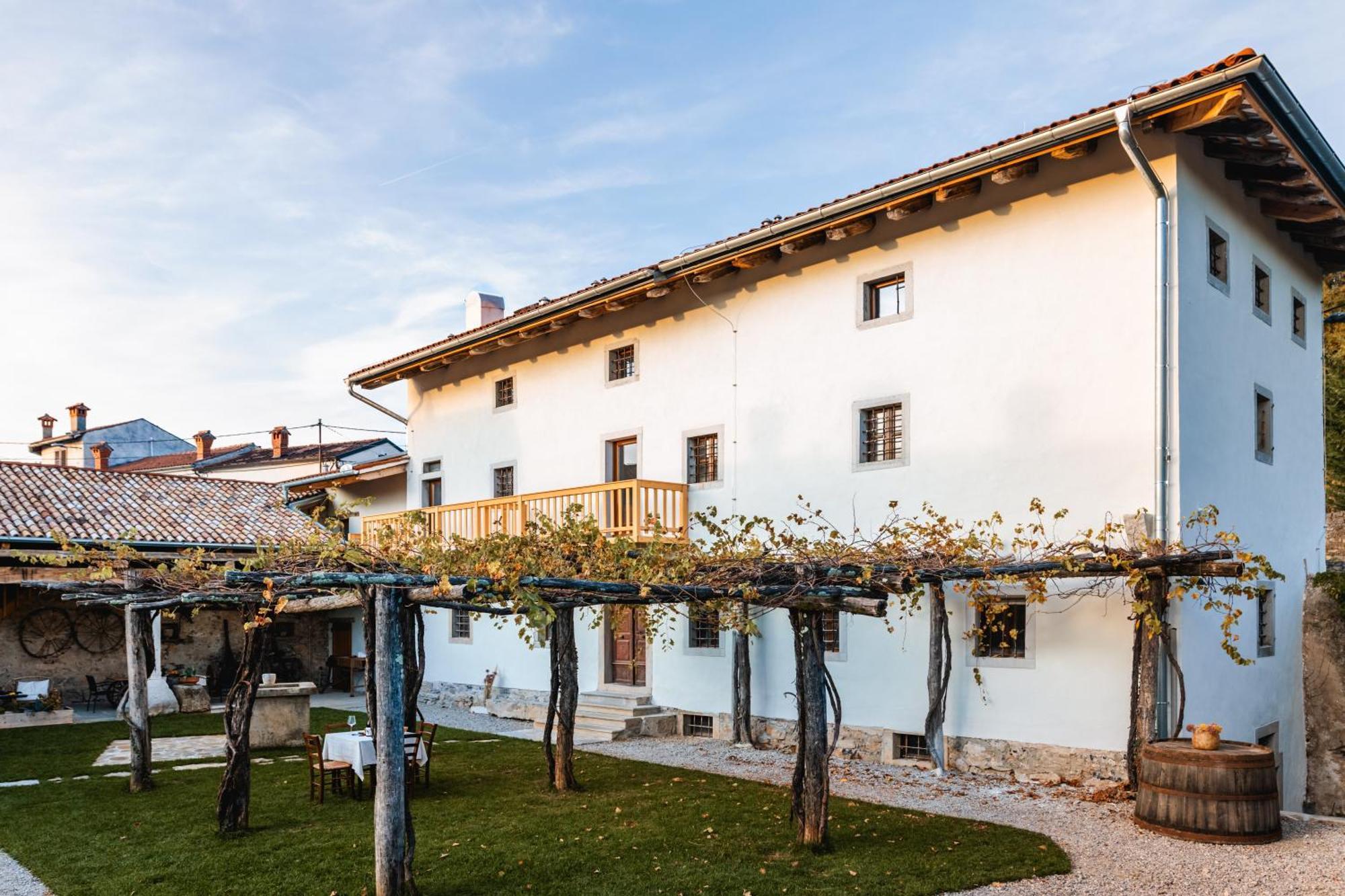 Vila Kobdilj 1835 Historic Homestead With Shared Courtyard *