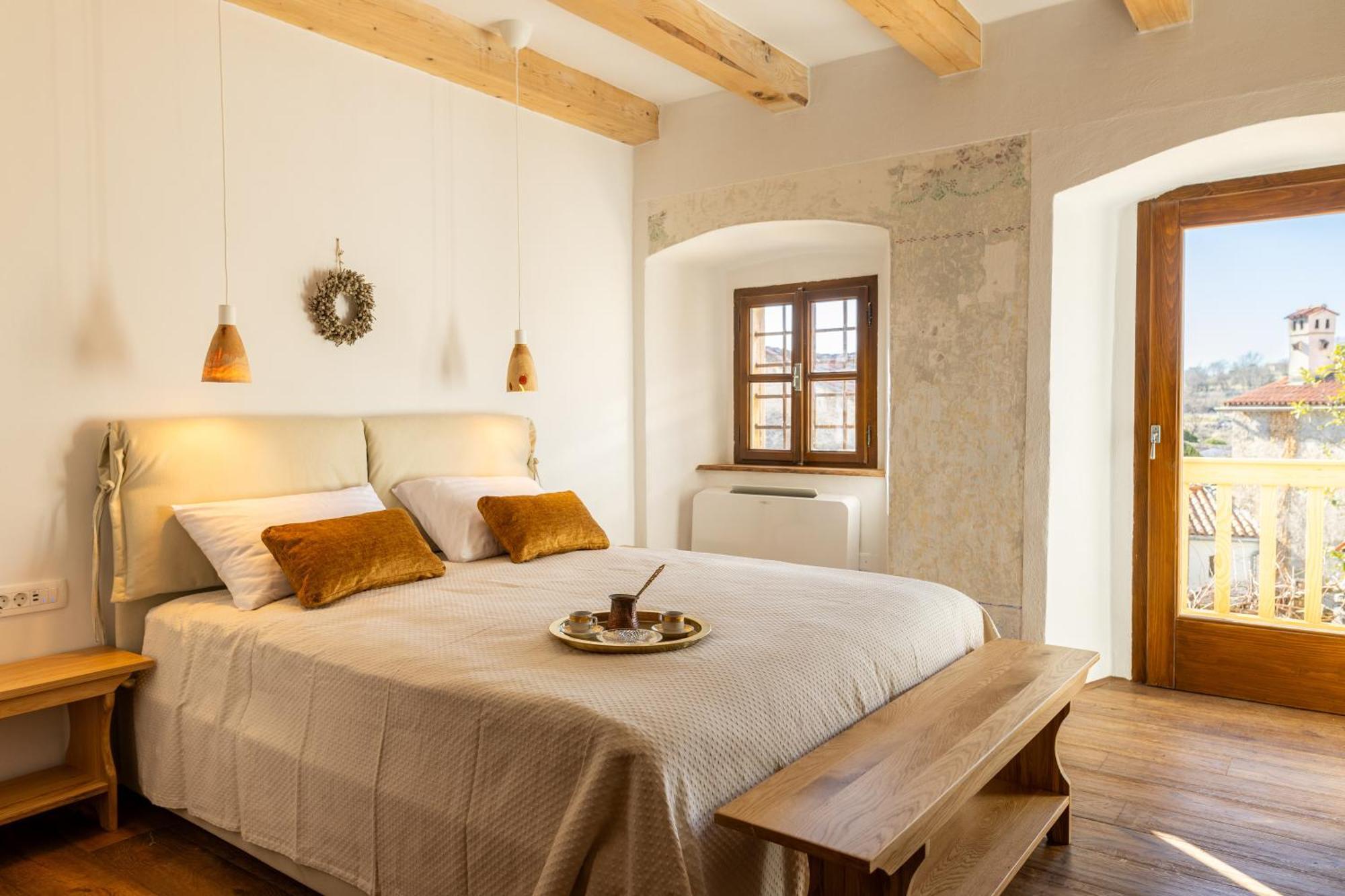 Vila Kobdilj 1835 Historic Homestead With Shared Courtyard Stanjel