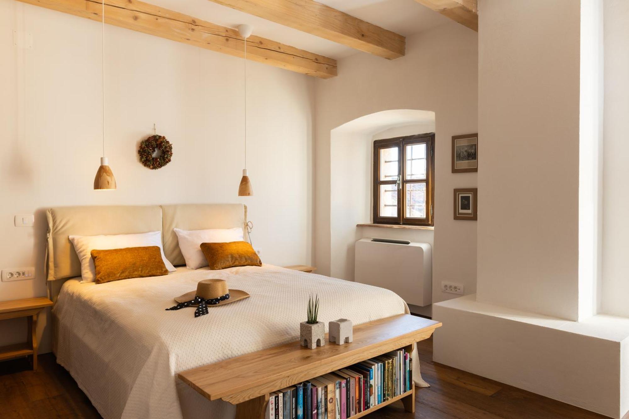 Vila Kobdilj 1835 Historic Homestead With Shared Courtyard Apartment