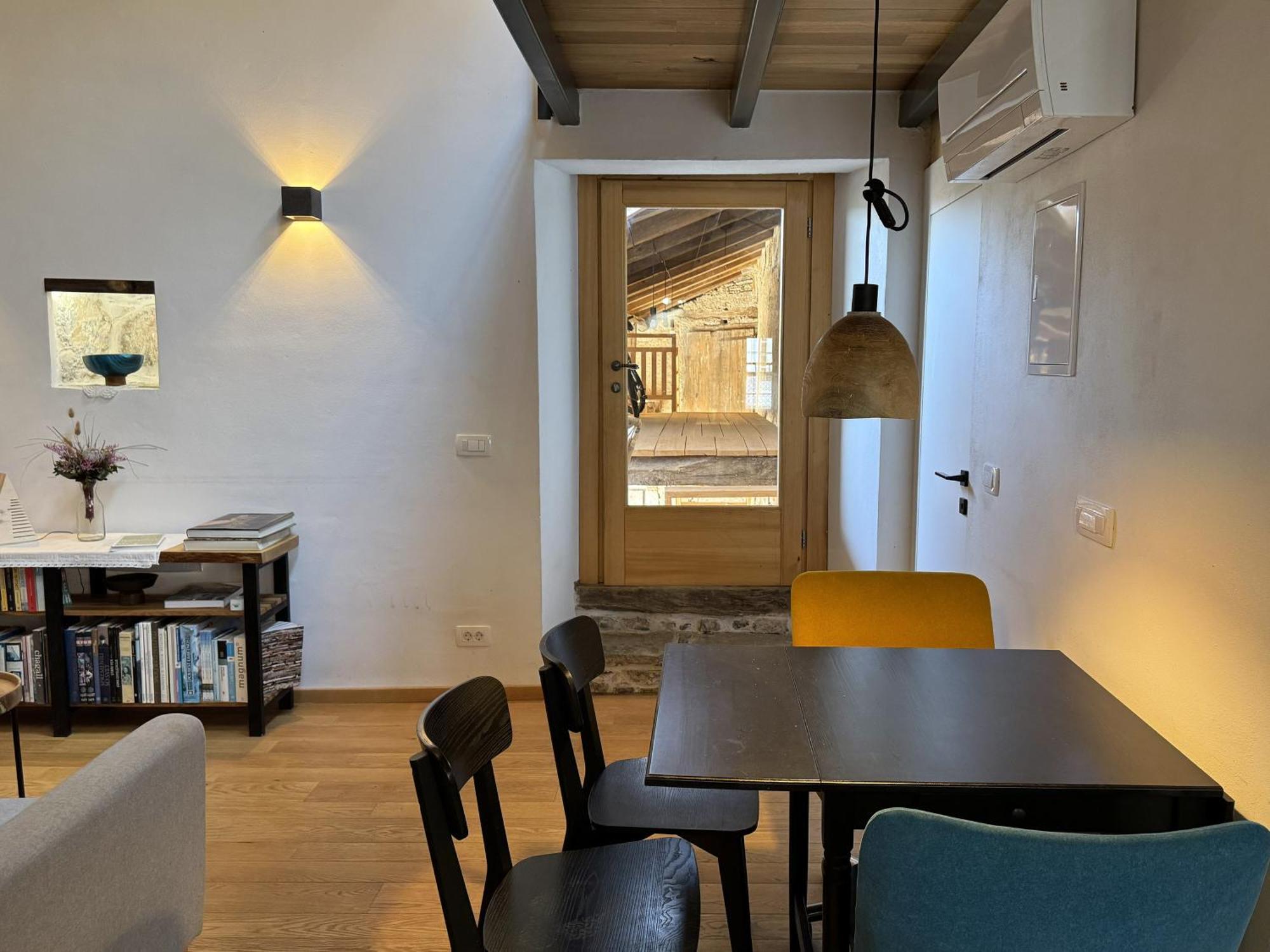 Apartment Vila Kobdilj 1835 Historic Homestead With Shared Courtyard Stanjel