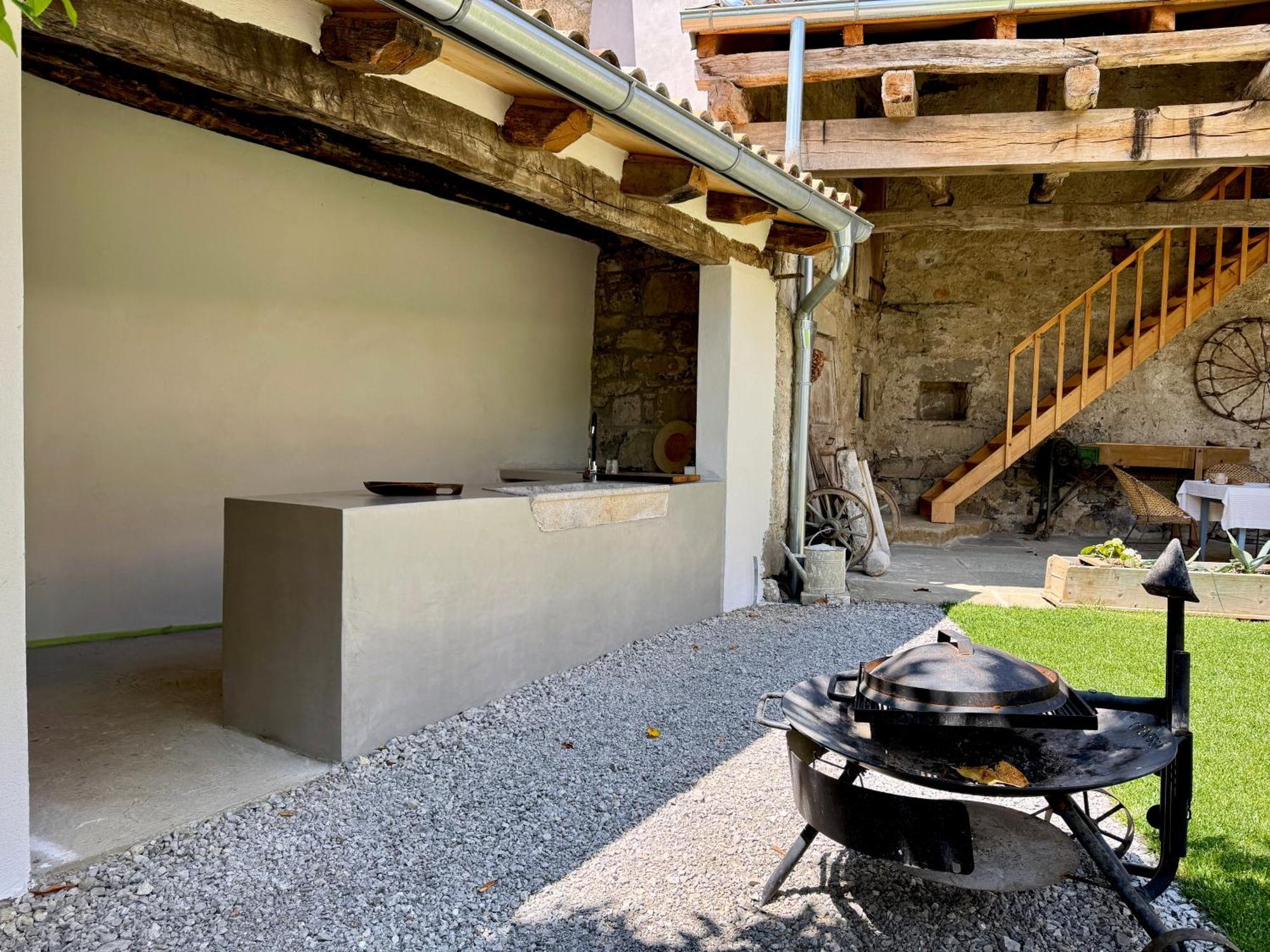 Apartmán Vila Kobdilj 1835 Historic Homestead With Shared Courtyard *