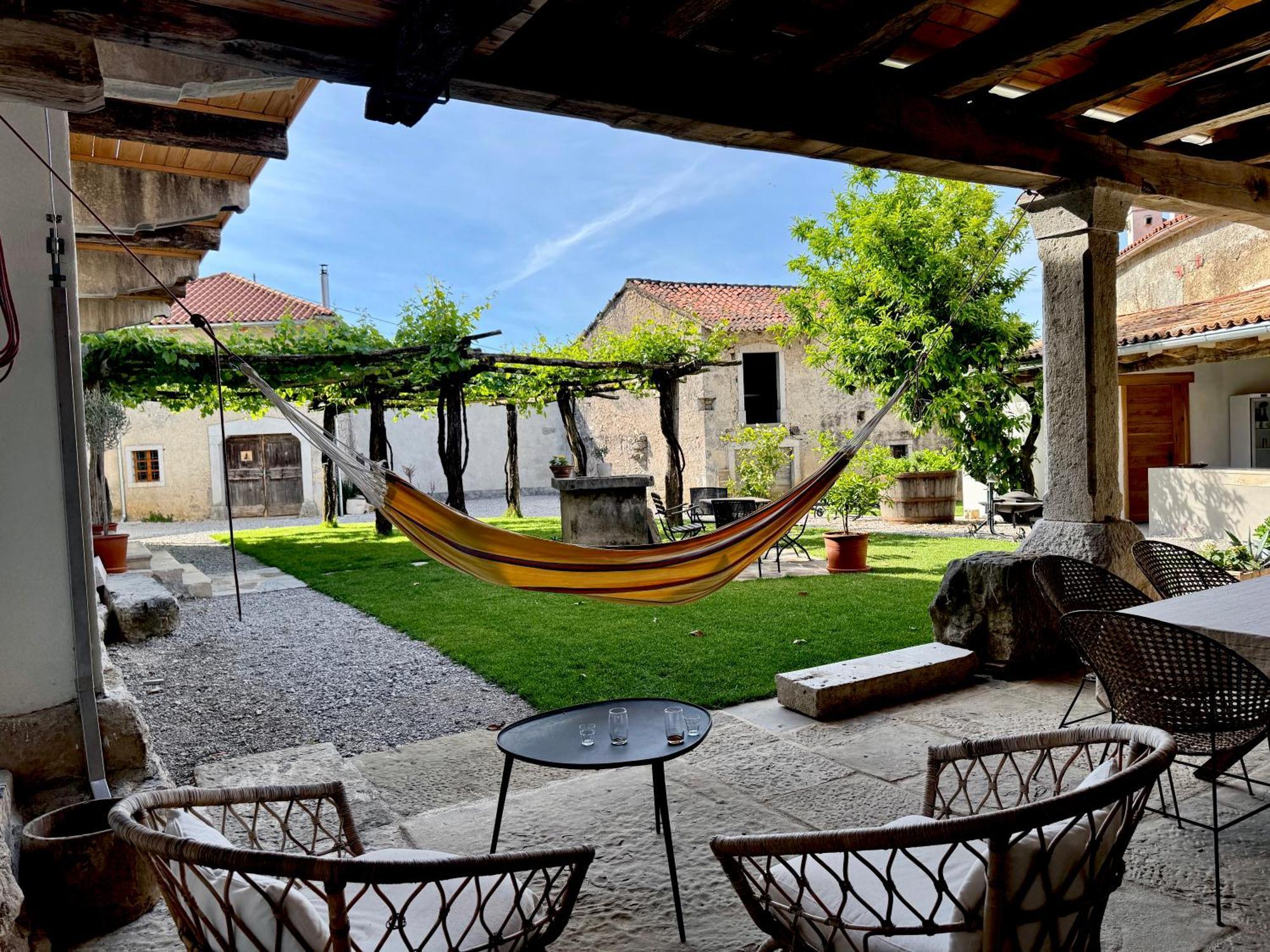 Vila Kobdilj 1835 Historic Homestead With Shared Courtyard * Štanjel